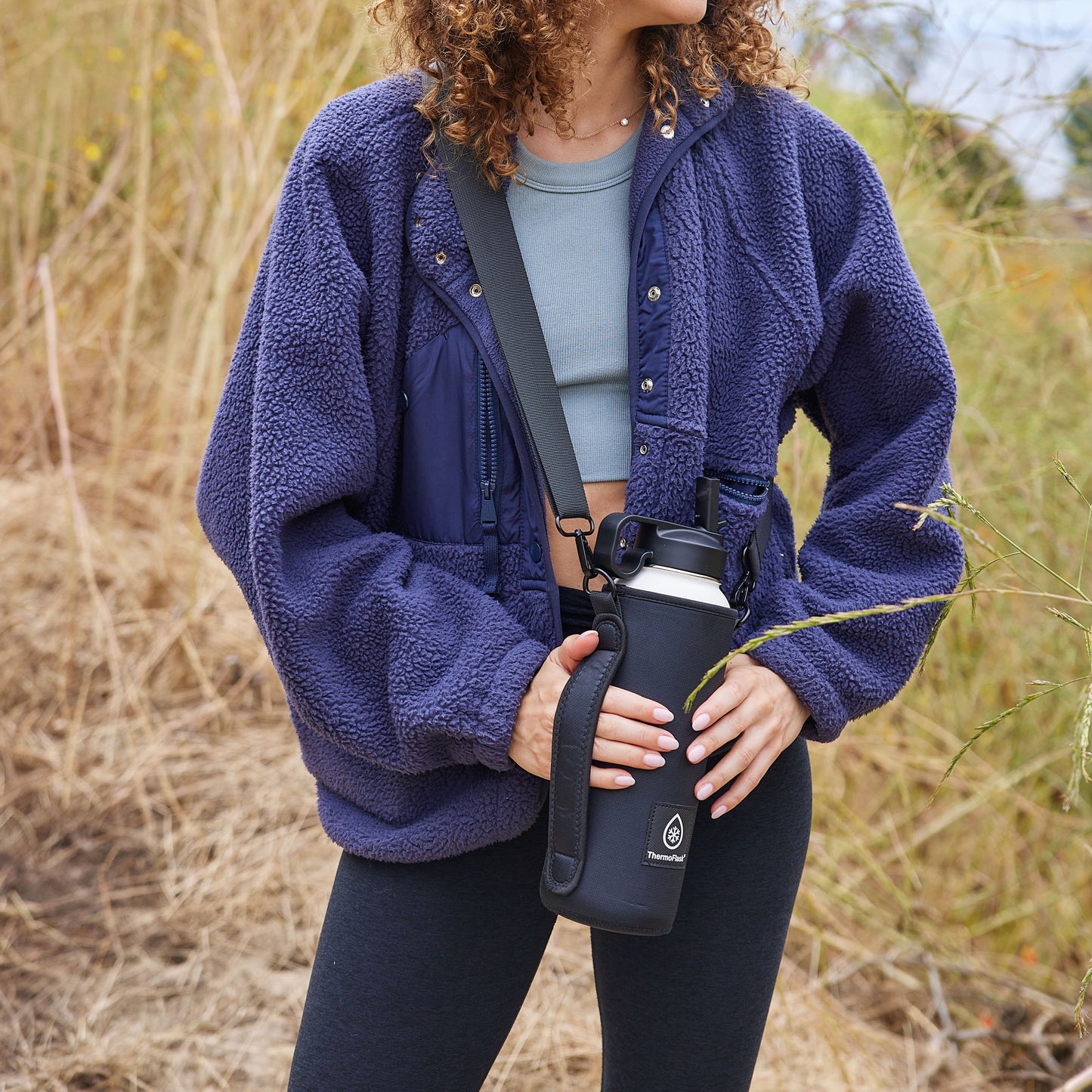 40oz Onyx Sling held  by a woman.