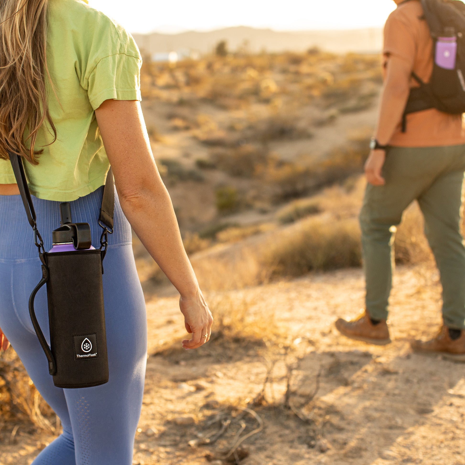 40oz Onyx Sling40oz Onyx Sling carried by a woman while hiking