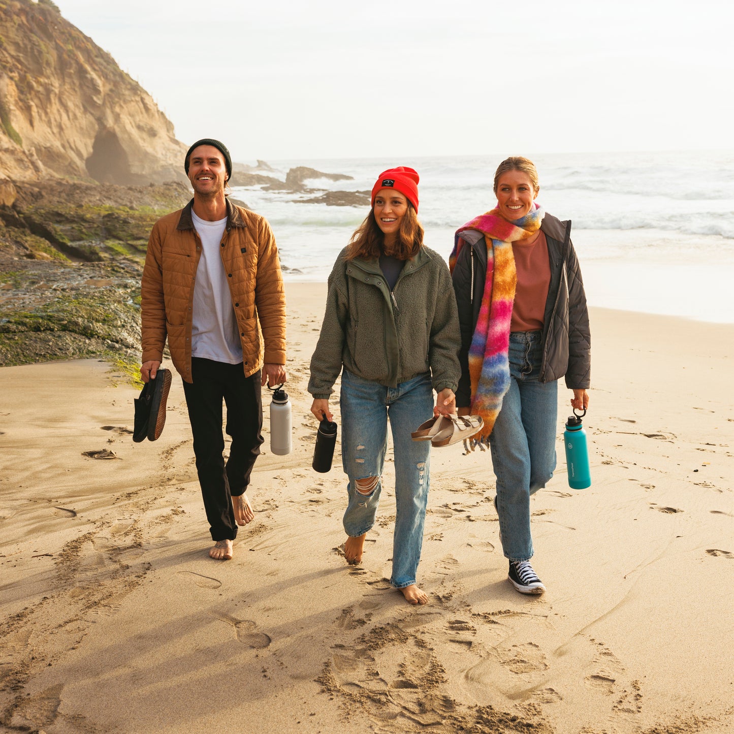 40oz Onyx/Splash Bottles with Spout Lids. Woman carrying splash bottle on a beach with two friends.